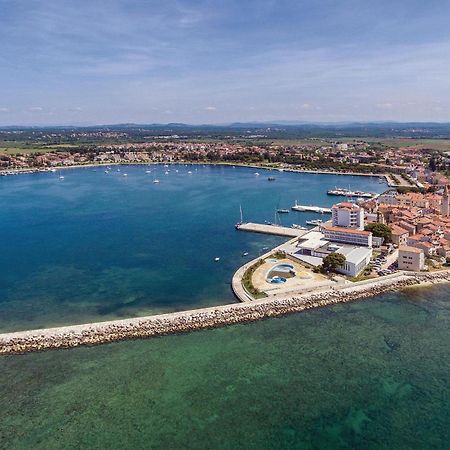 Lovely Apartment In Umag With Kitchen Экстерьер фото